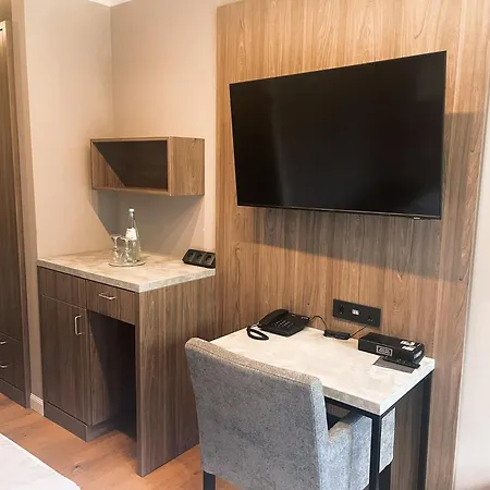 Altes Gutshaus 酒店 3*